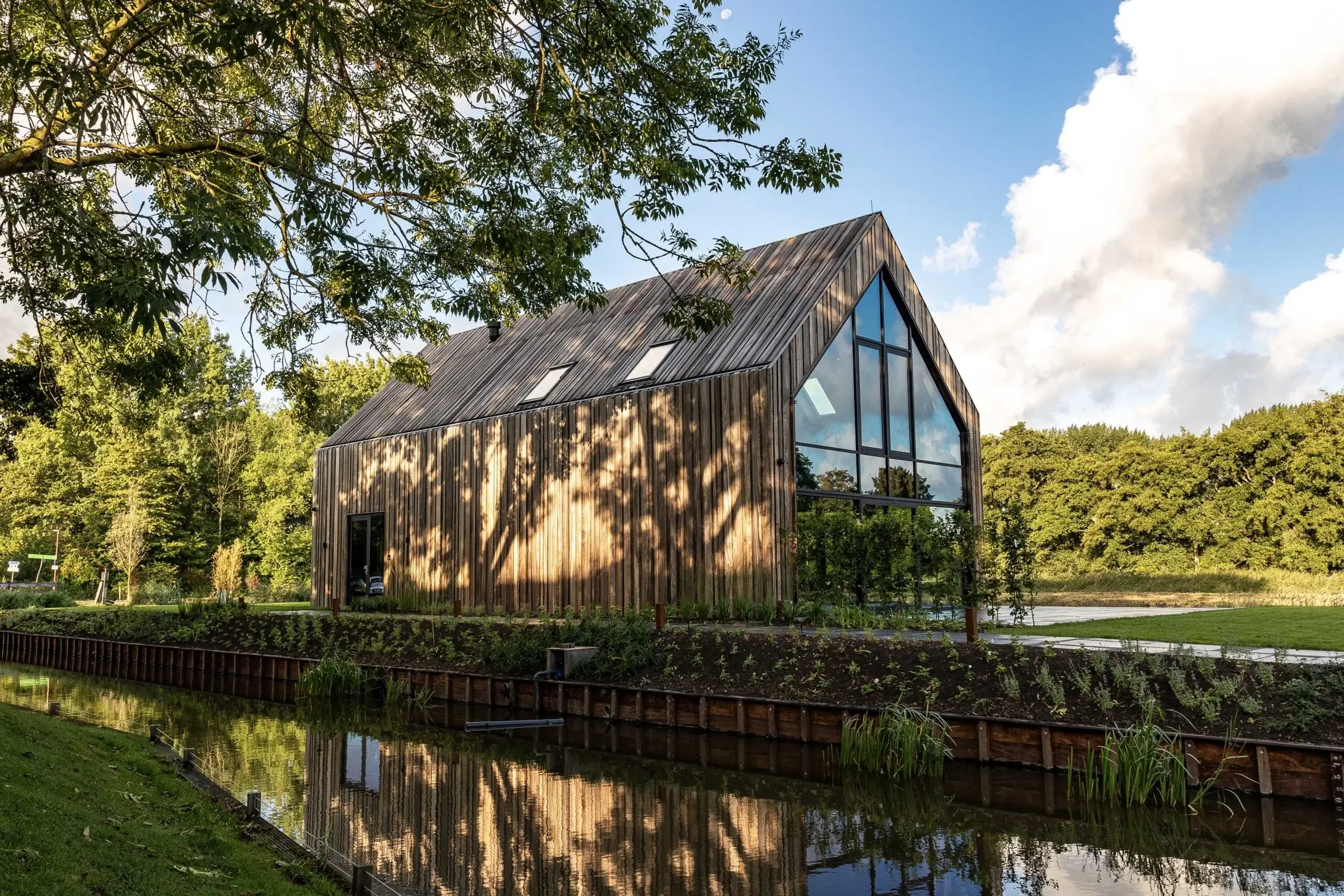 modern-wooden-house-side-view